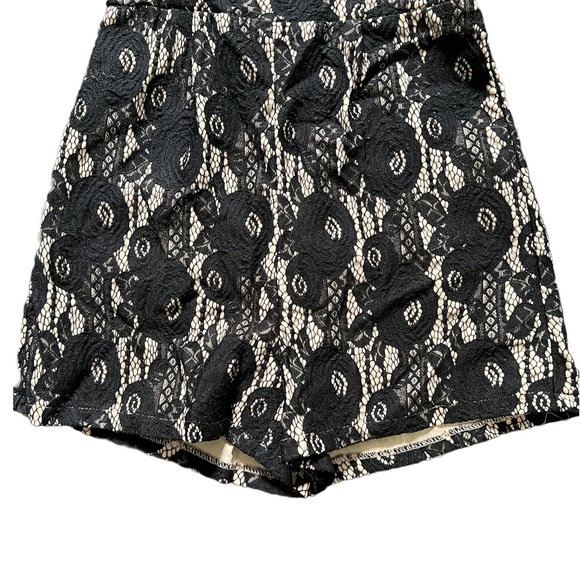 FRANCESCA’S NUDE ROMPER WITH BLACK LACE OVERLAY AND OPEN BACK SIZE XS - Picture 3 of 10